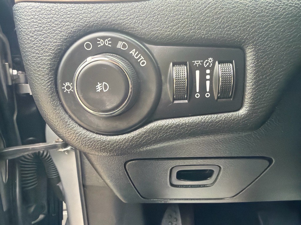 2015 Jeep Cherokee Image 17