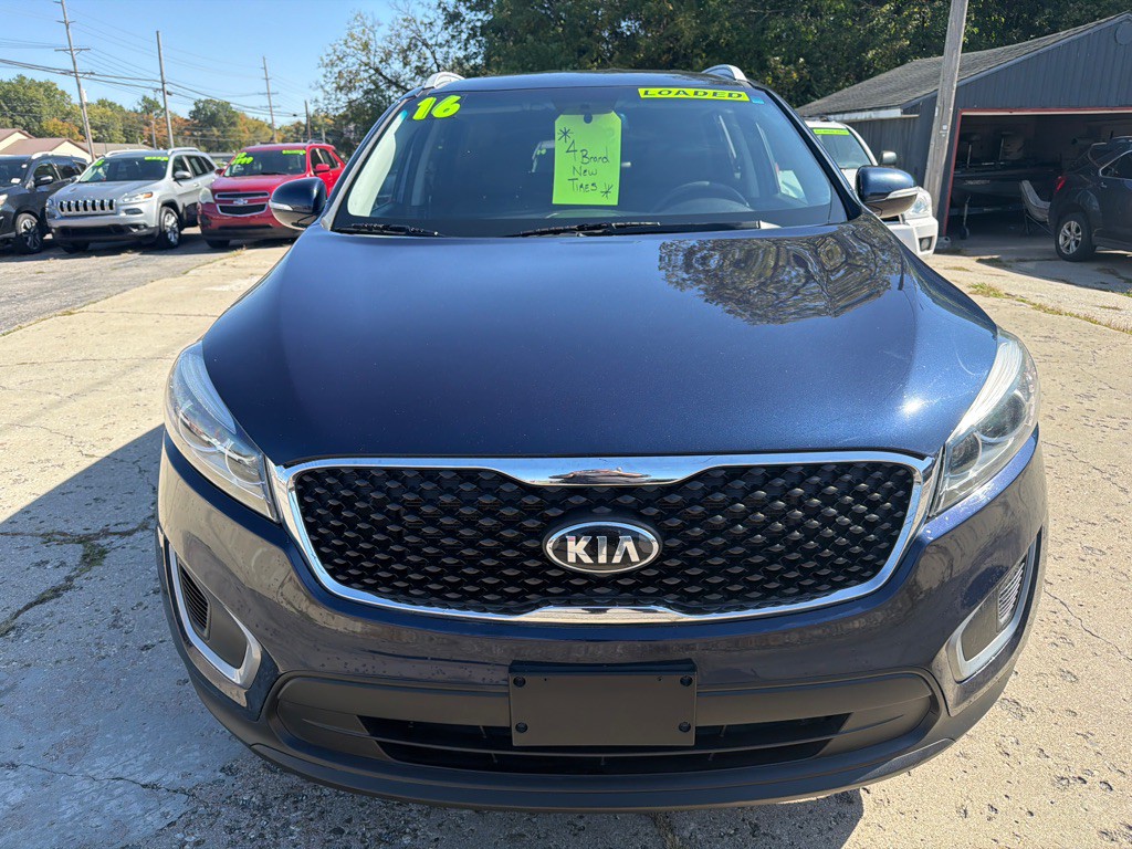 2016 Kia Sorento Image 2