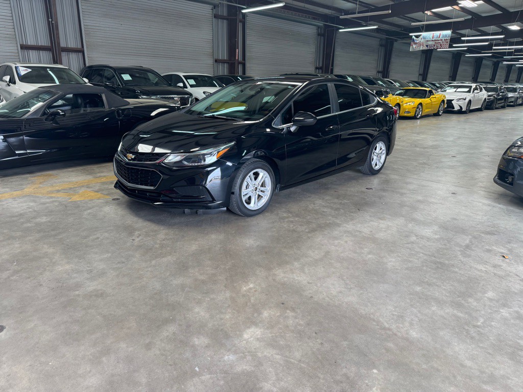 2017 Chevrolet Cruze Image 2