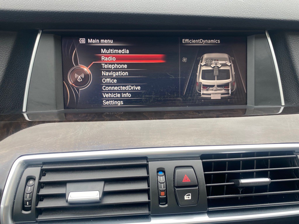 2016 BMW 5 Series Image 40