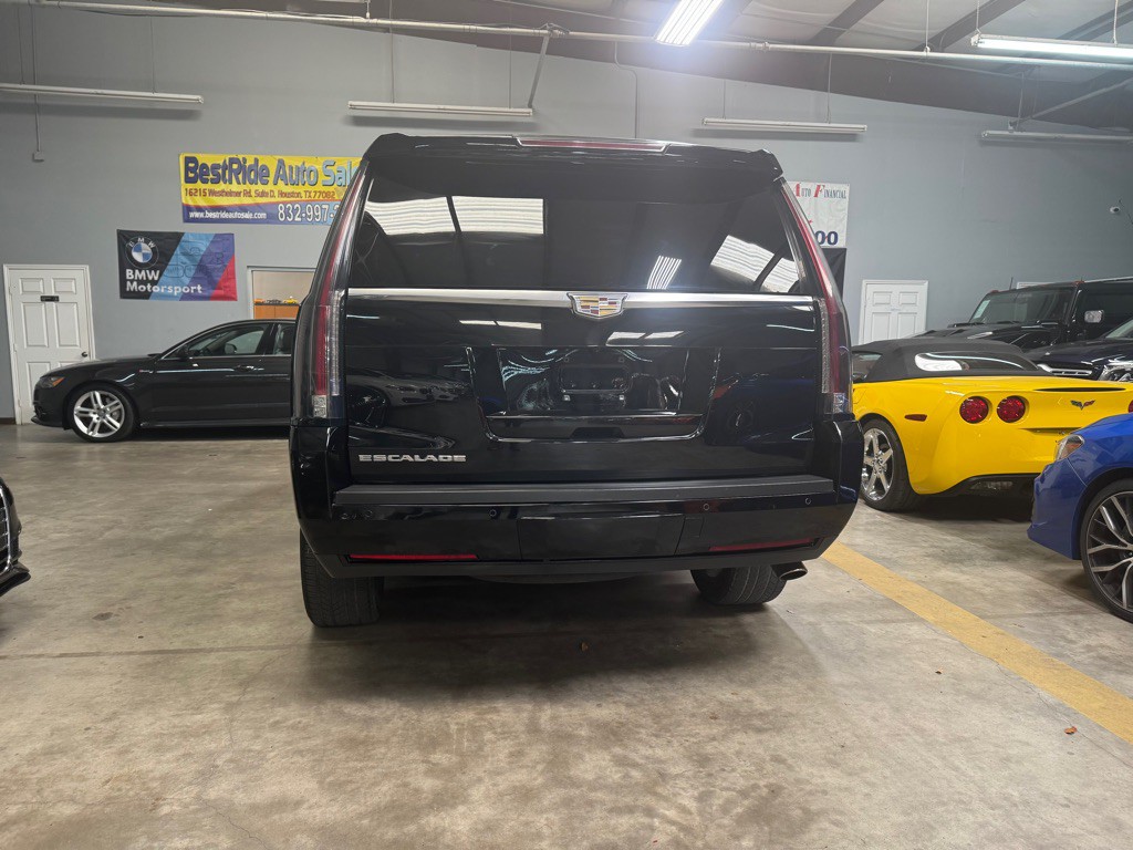 2016 Cadillac Escalade Image 9