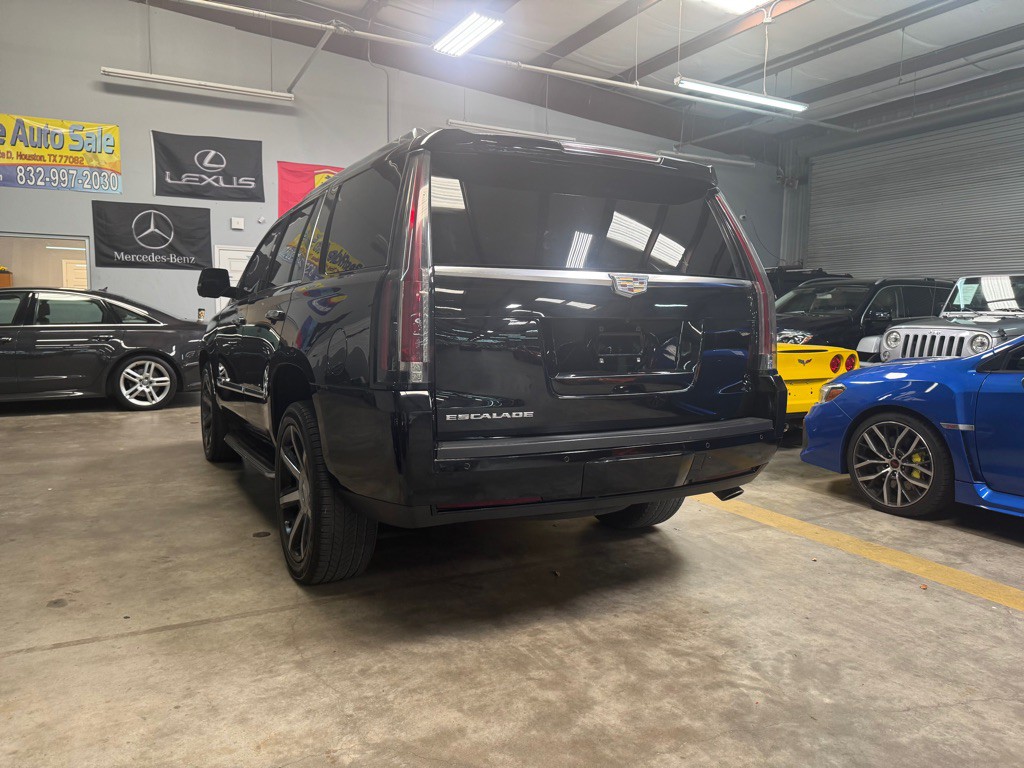 2016 Cadillac Escalade Image 10