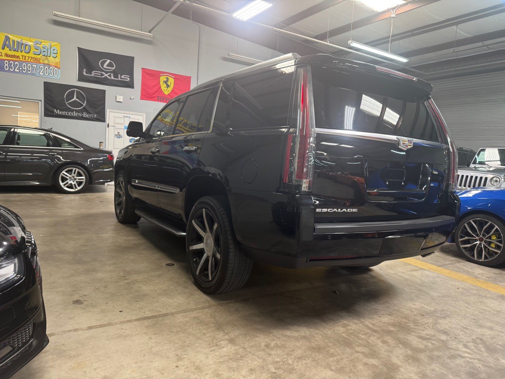 2016 Cadillac Escalade Image 11
