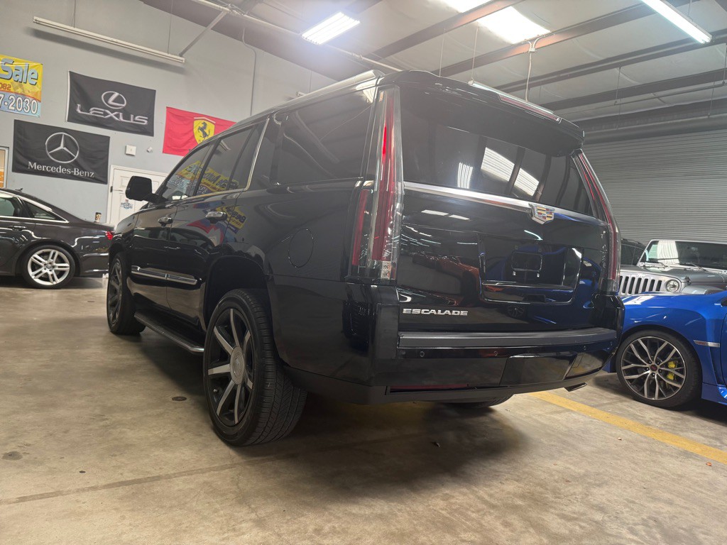 2016 Cadillac Escalade Image 13