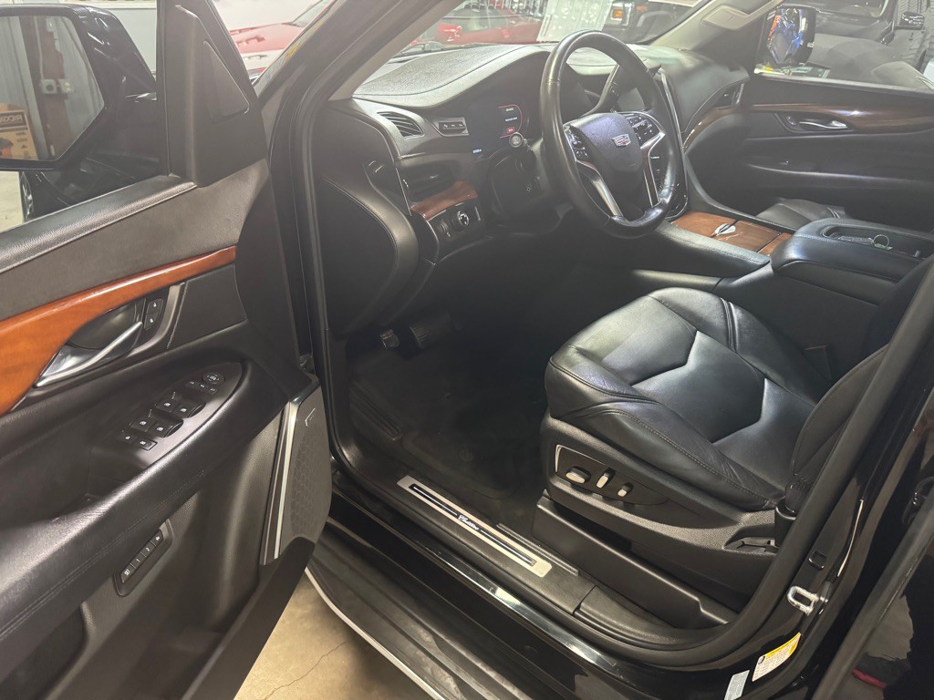 2016 Cadillac Escalade Image 26