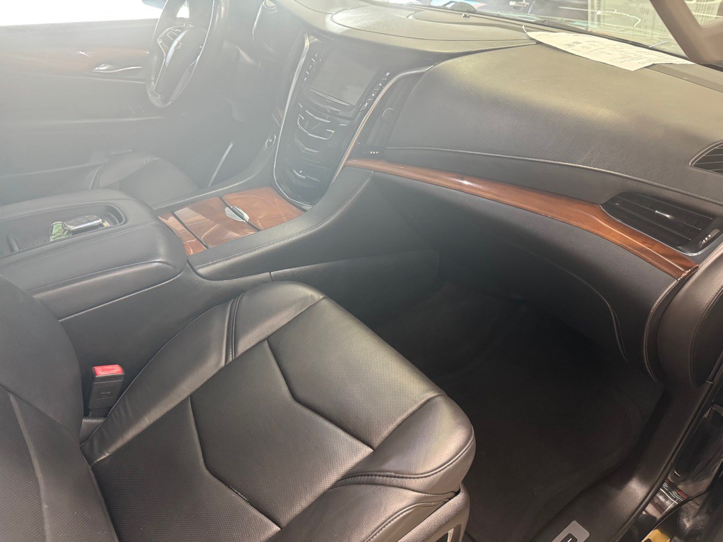 2016 Cadillac Escalade Image 29
