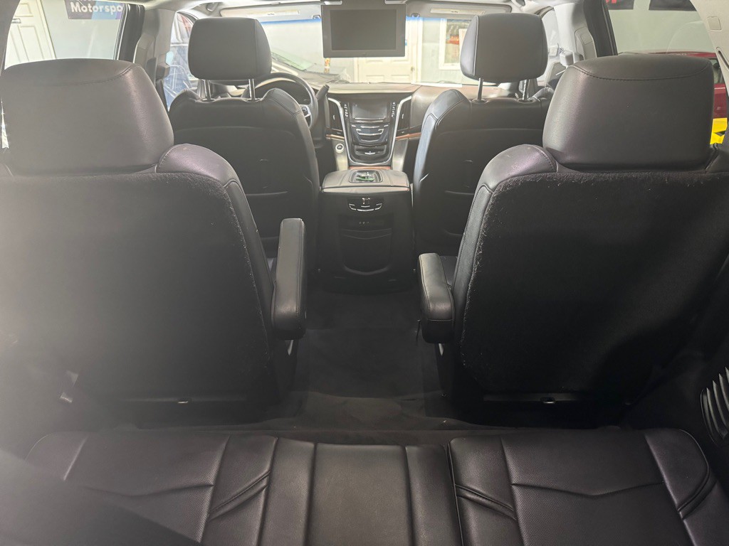 2016 Cadillac Escalade Image 33