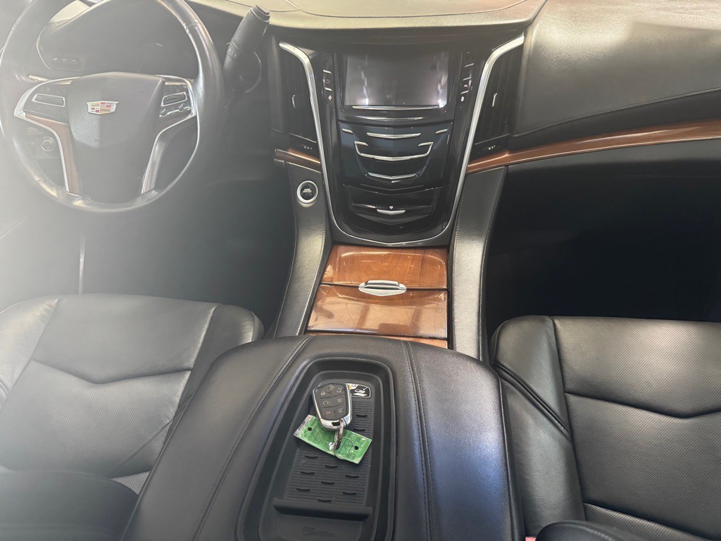 2016 Cadillac Escalade Image 35