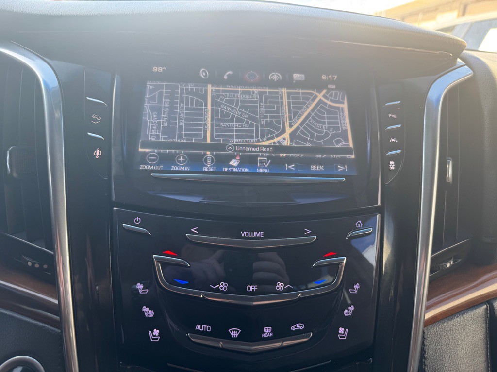 2016 Cadillac Escalade Image 39