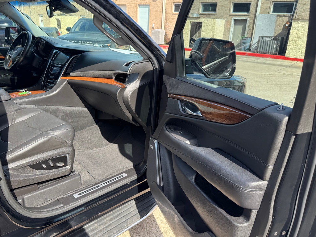 2016 Cadillac Escalade Image 57