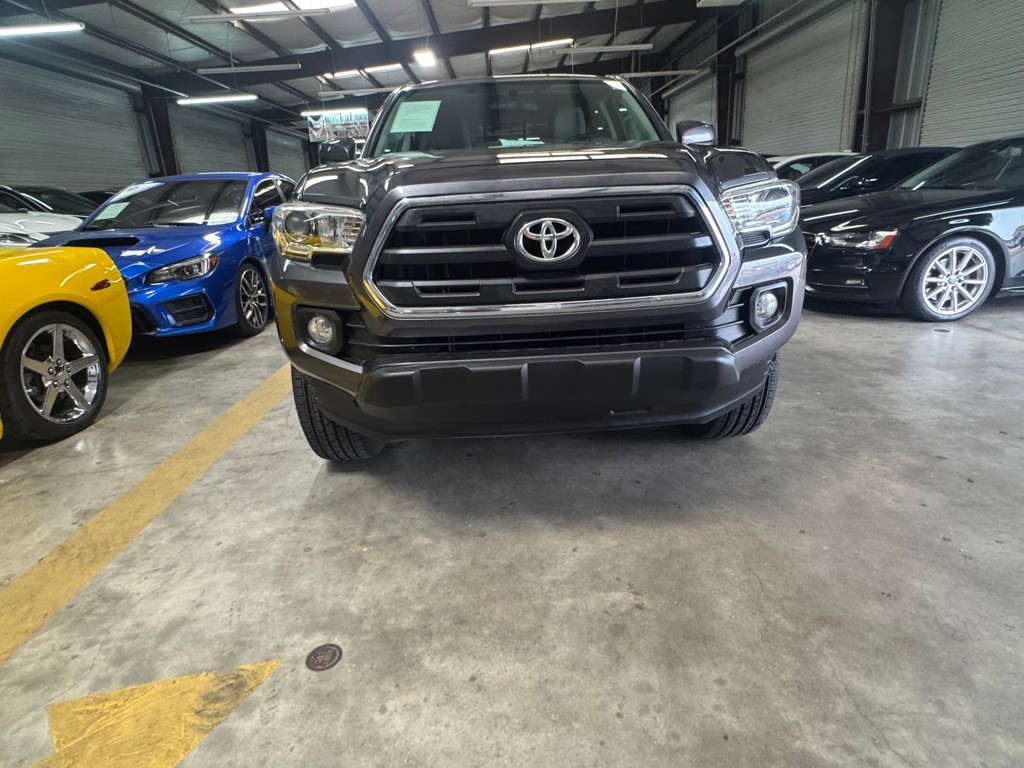 2016 Toyota Tacoma Image 10