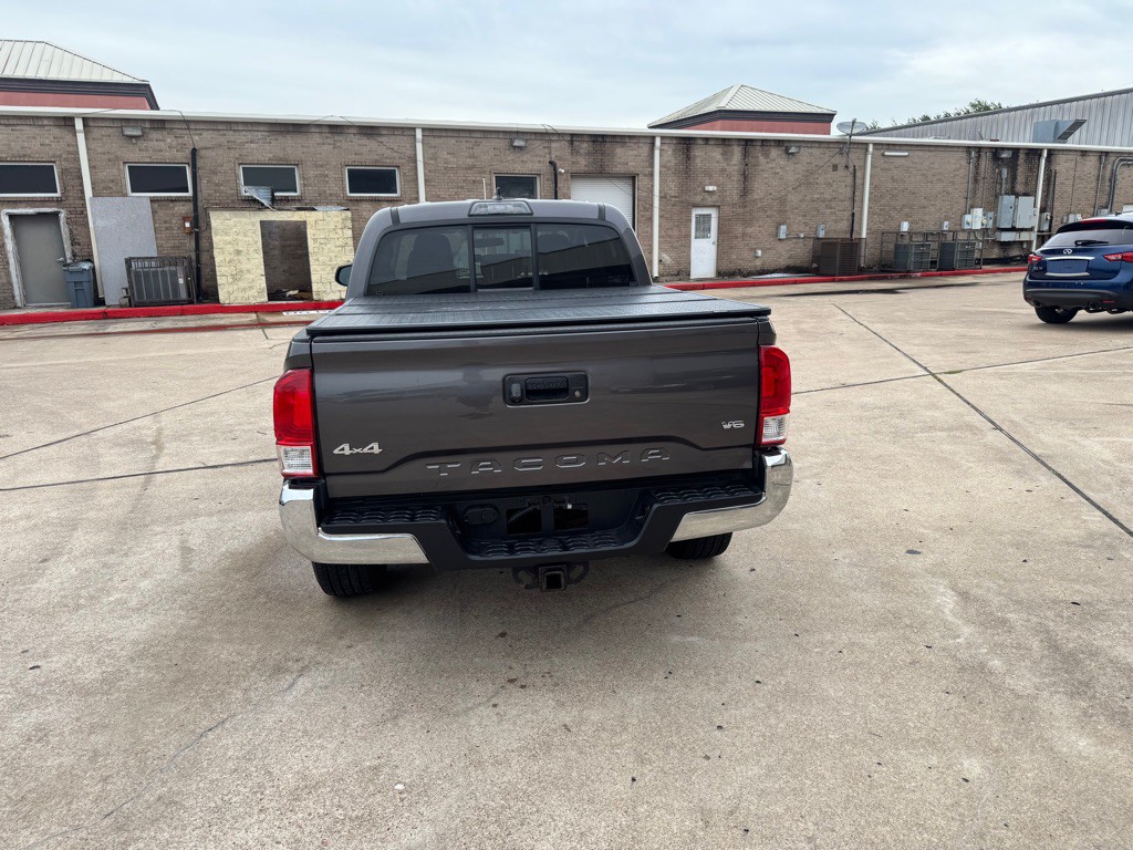2016 Toyota Tacoma Image 18