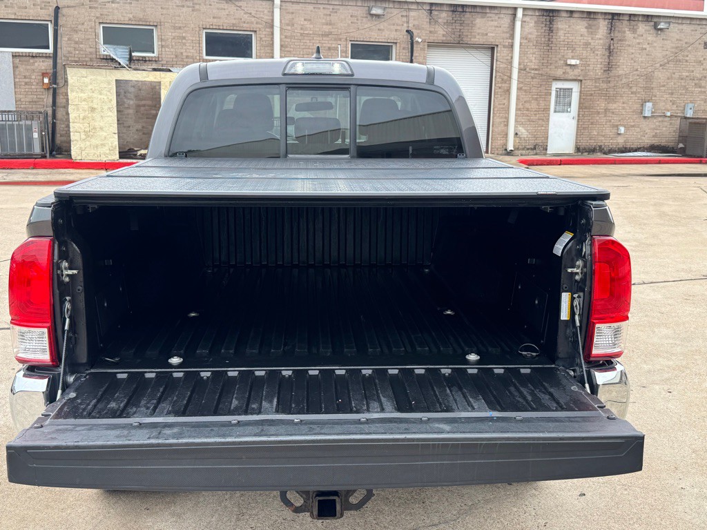 2016 Toyota Tacoma Image 21