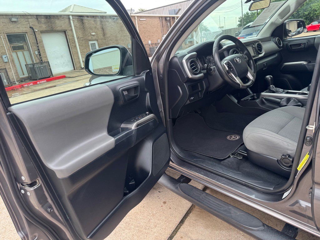 2016 Toyota Tacoma Image 23