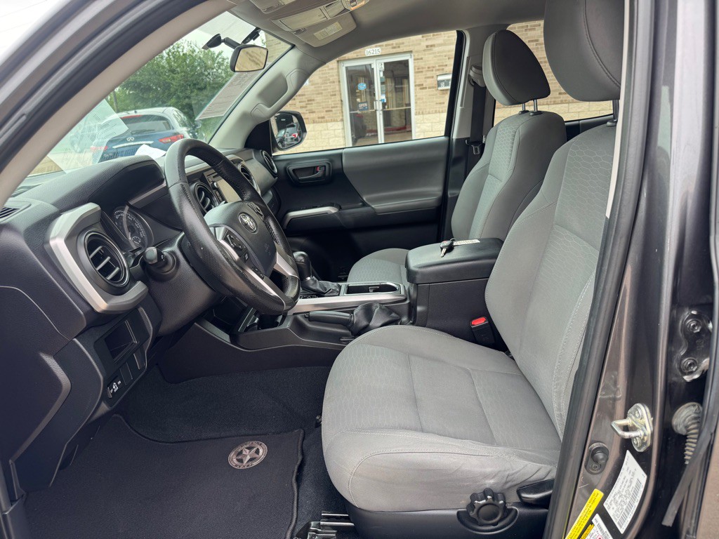 2016 Toyota Tacoma Image 24