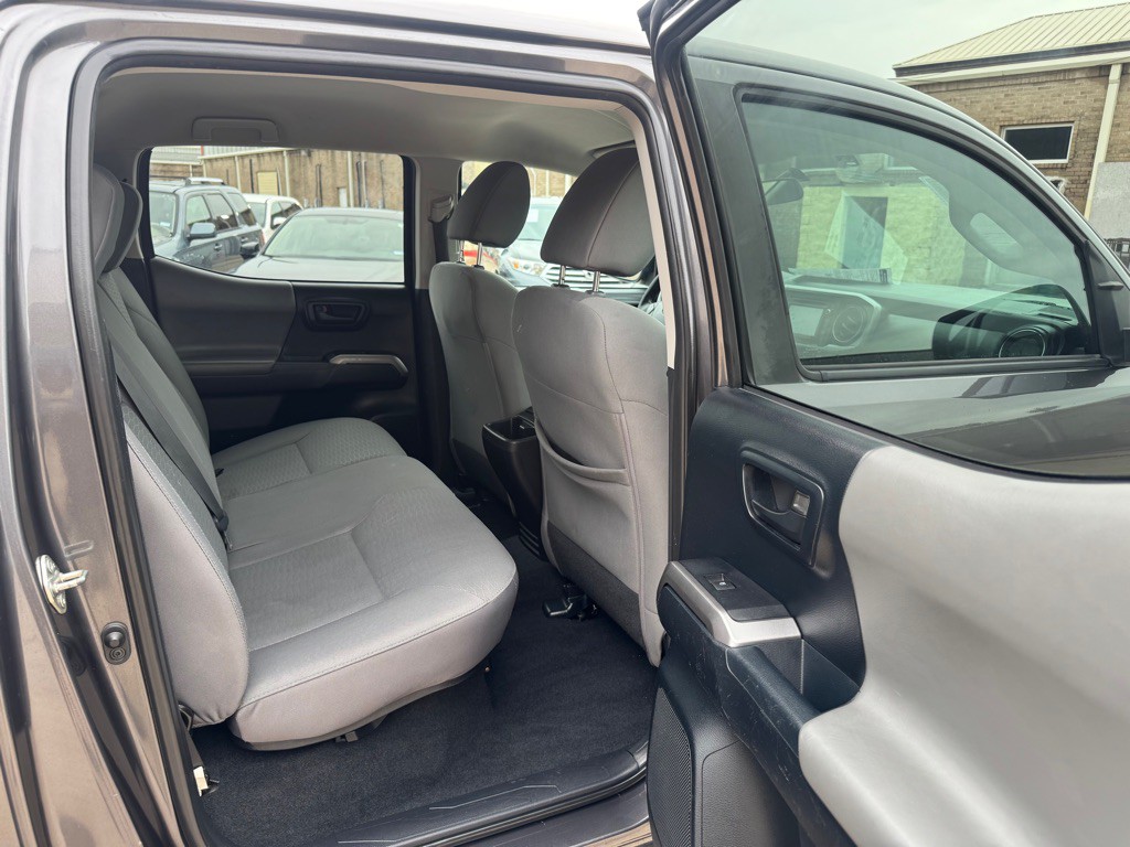 2016 Toyota Tacoma Image 26