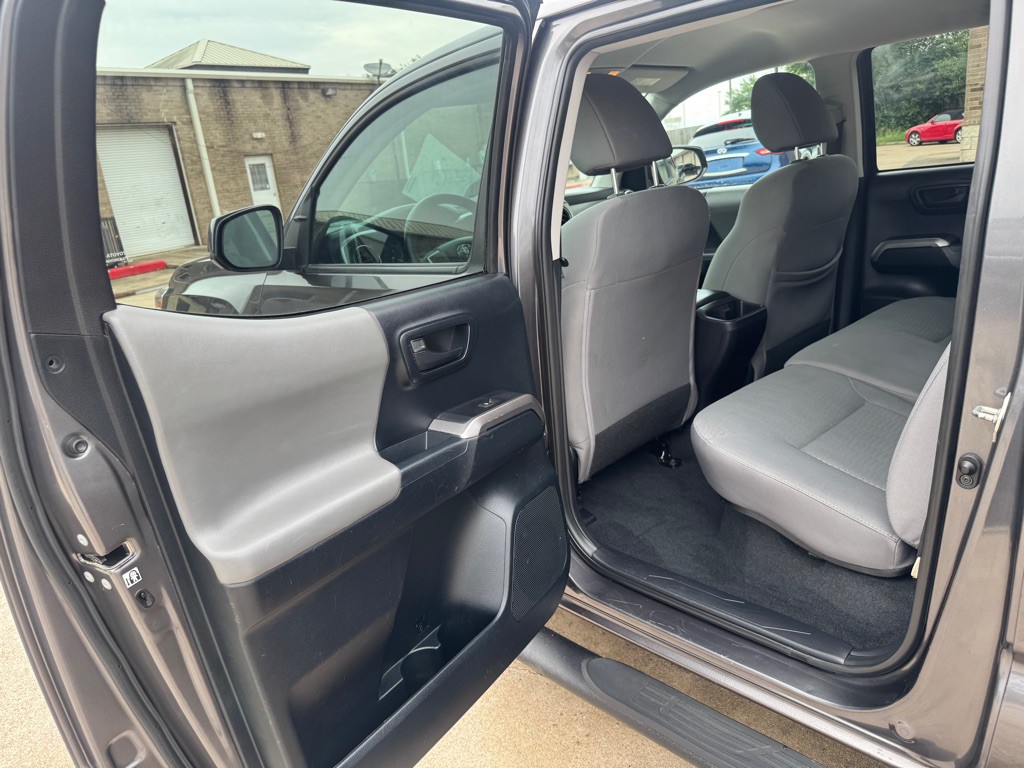 2016 Toyota Tacoma Image 28