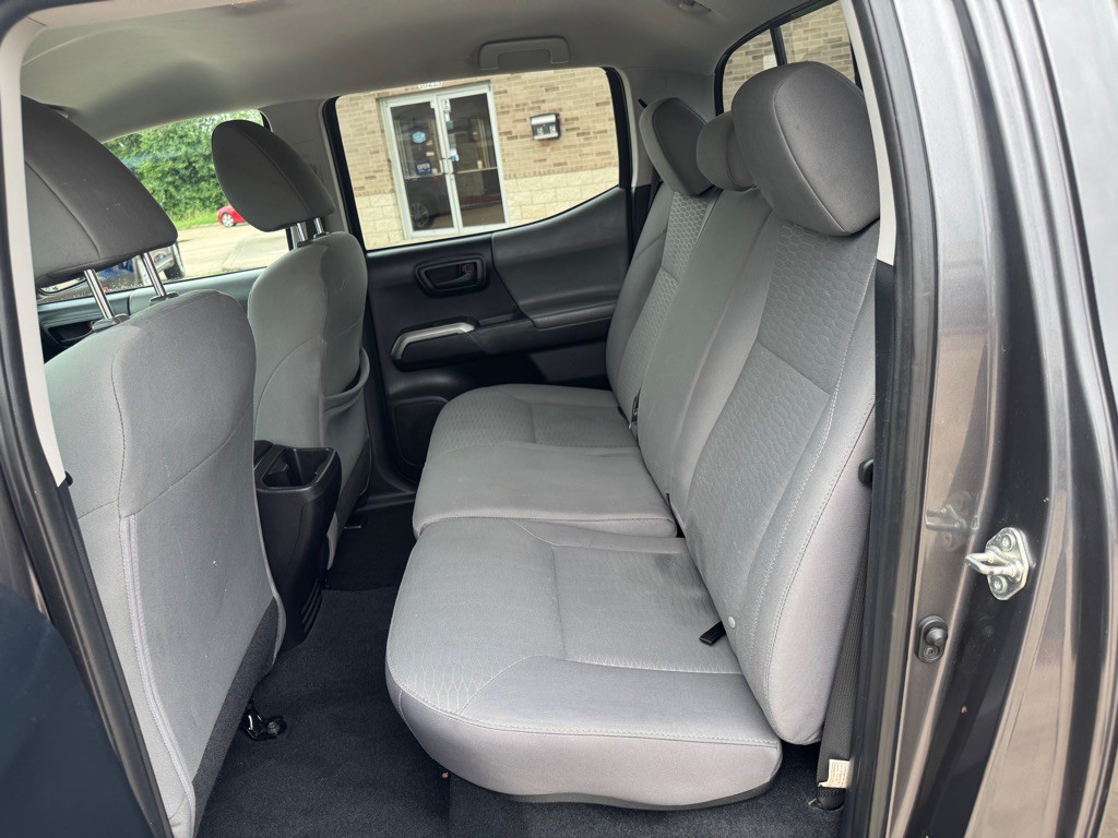 2016 Toyota Tacoma Image 29