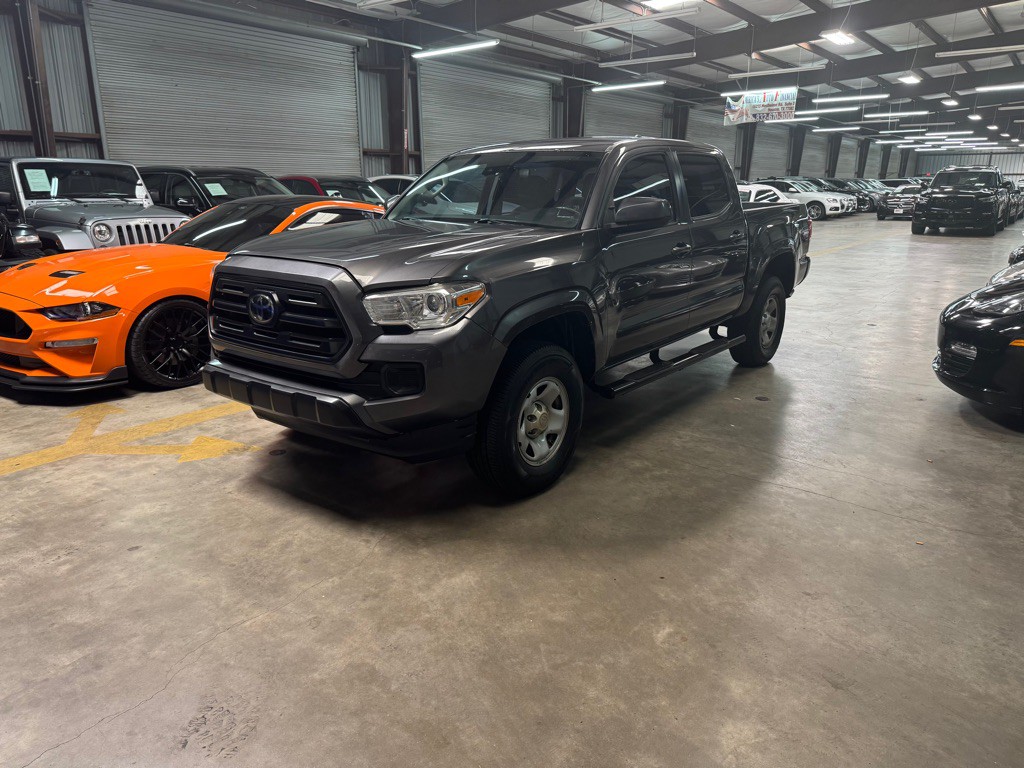2018 Toyota Tacoma Image 2