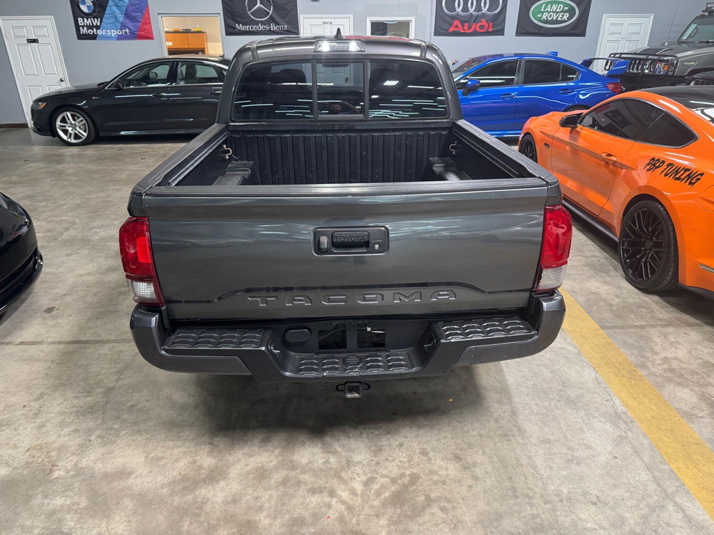2018 Toyota Tacoma Image 10