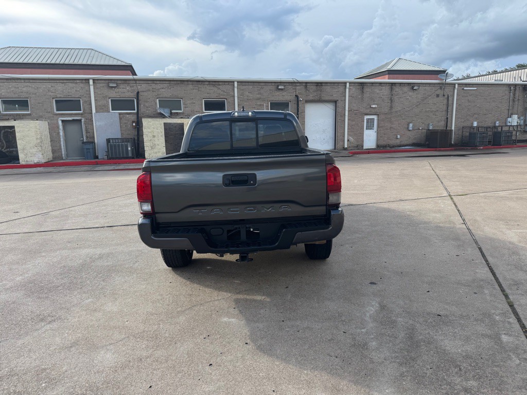 2018 Toyota Tacoma Image 24