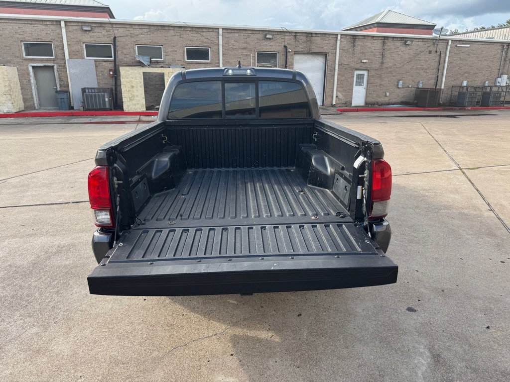 2018 Toyota Tacoma Image 27