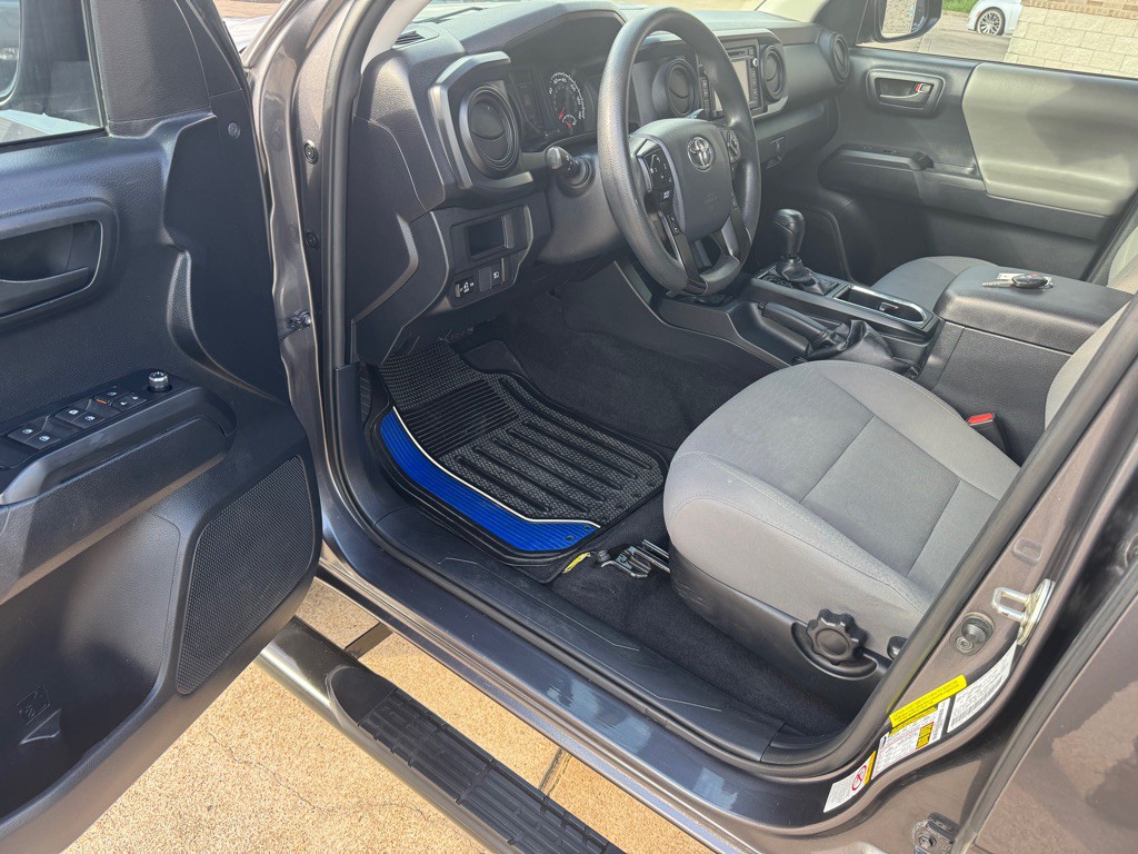 2018 Toyota Tacoma Image 28