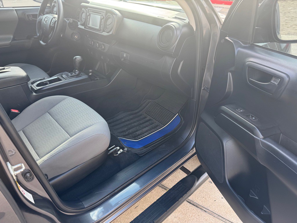 2018 Toyota Tacoma Image 30