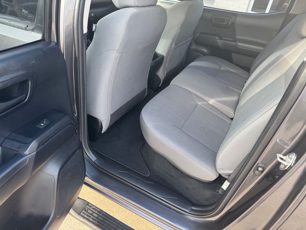 2018 Toyota Tacoma Image 33