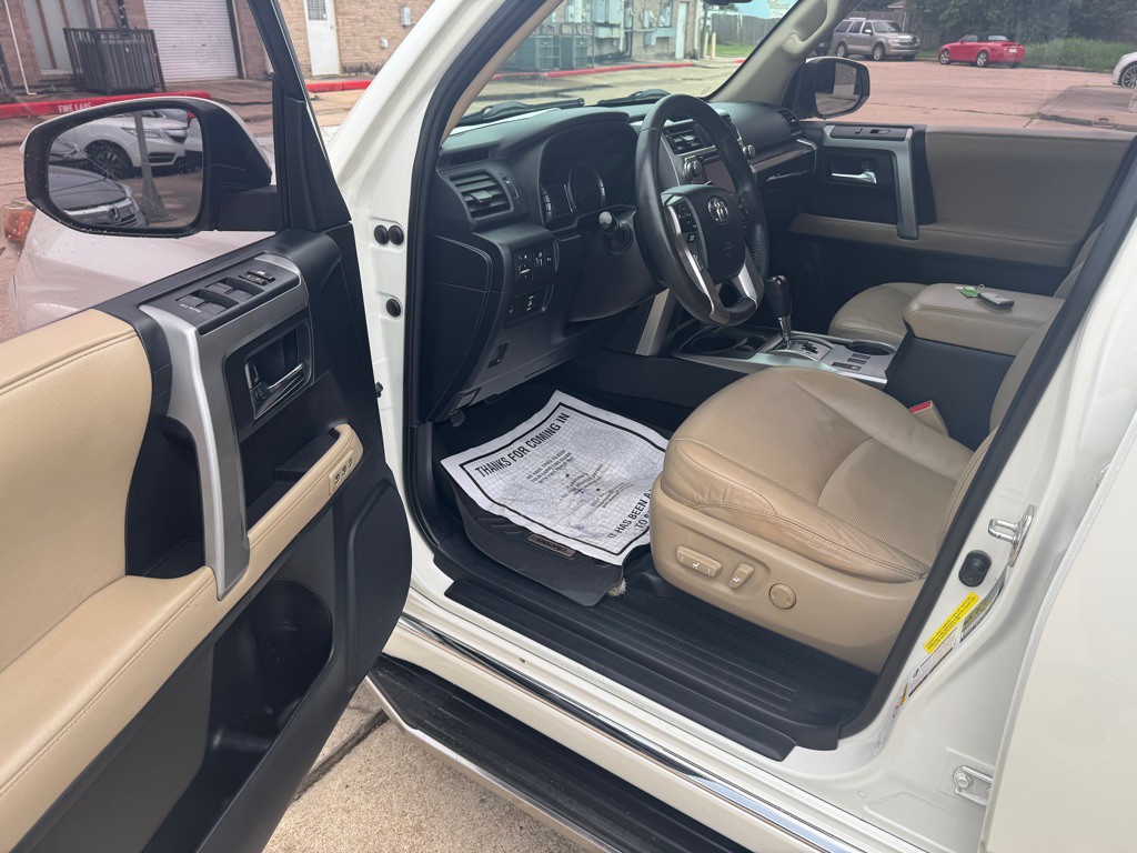 2016 Toyota 4Runner Image 25