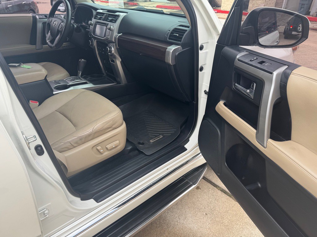 2016 Toyota 4Runner Image 27