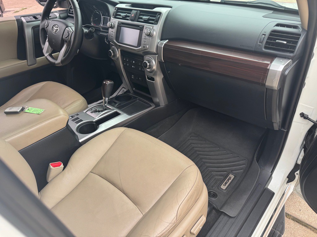 2016 Toyota 4Runner Image 28