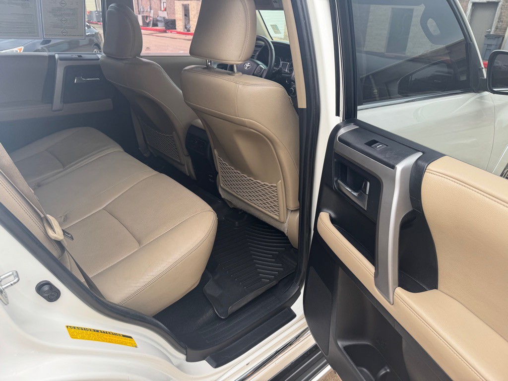 2016 Toyota 4Runner Image 30
