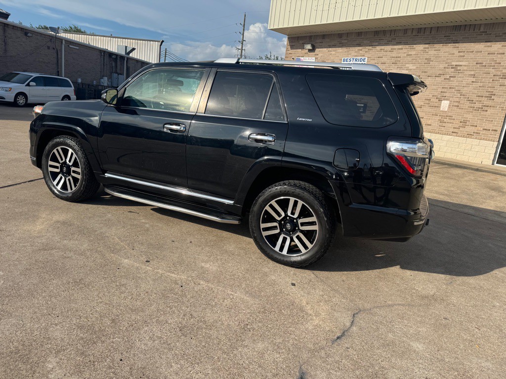 2016 Toyota 4Runner Image 30