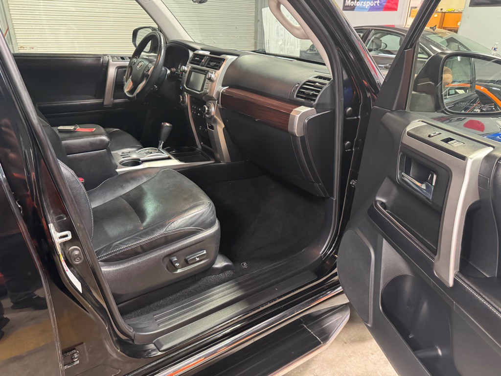 2016 Toyota 4Runner Image 33