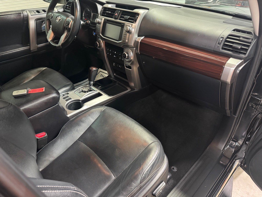 2016 Toyota 4Runner Image 34