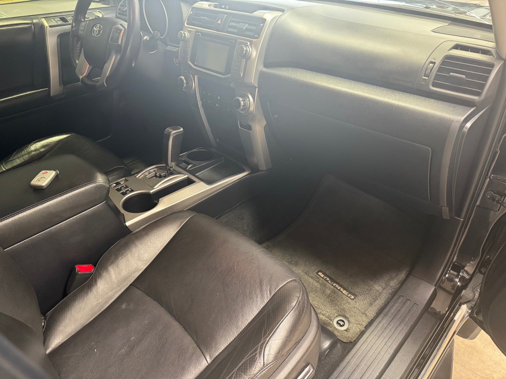 2013 Toyota 4Runner Image 30