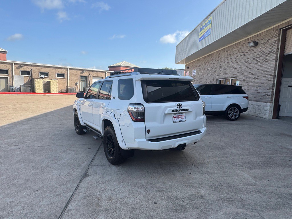 2017 Toyota 4Runner Image 23