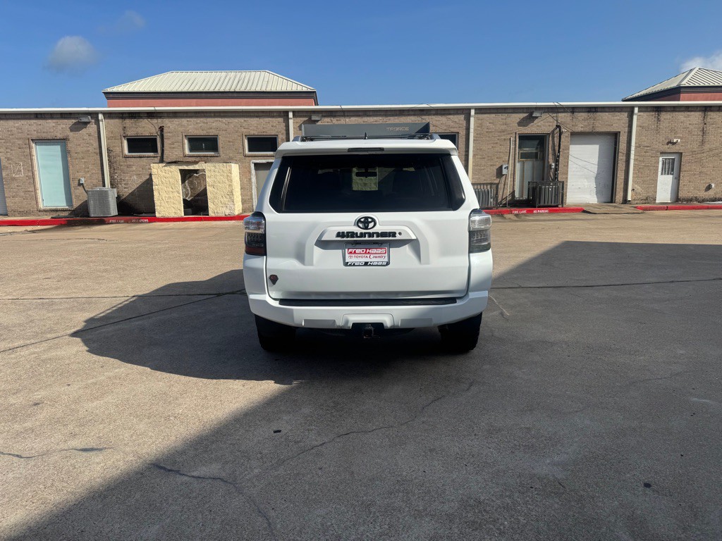 2017 Toyota 4Runner Image 30