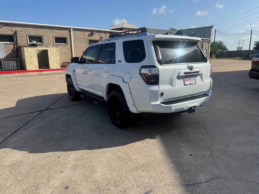 2017 Toyota 4Runner Image 32