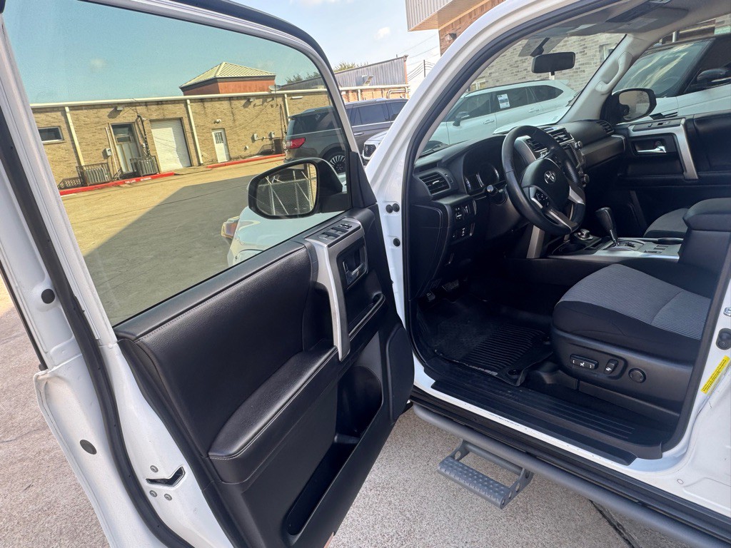 2017 Toyota 4Runner Image 33