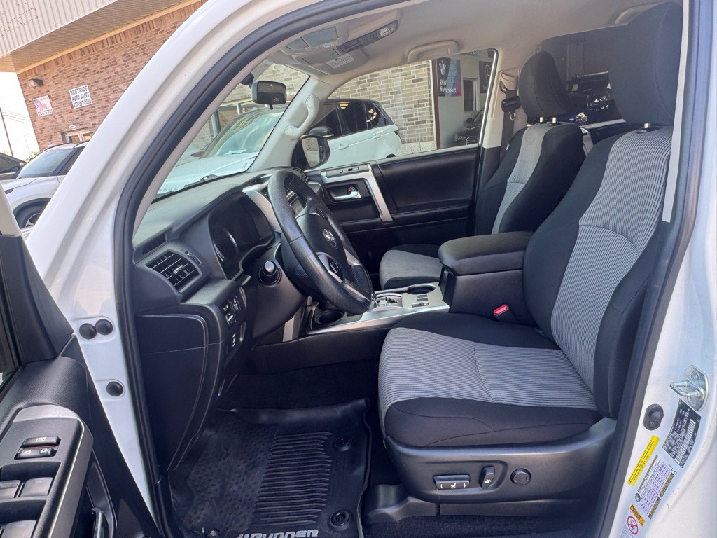 2017 Toyota 4Runner Image 34
