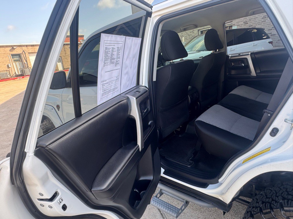 2017 Toyota 4Runner Image 35