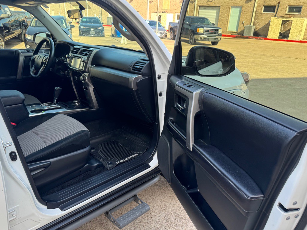 2017 Toyota 4Runner Image 40
