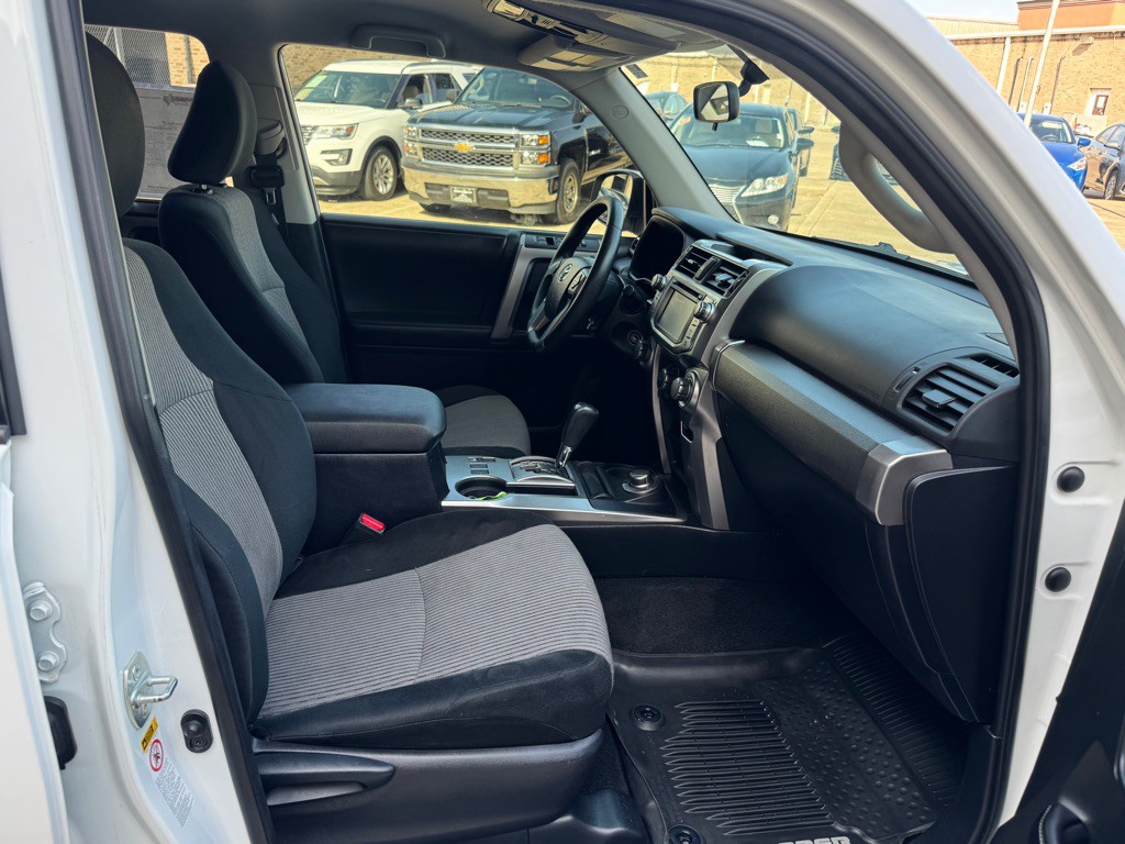 2017 Toyota 4Runner Image 41