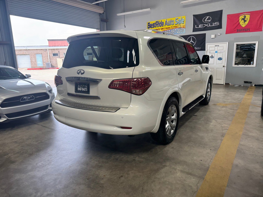 2011 INFINITI QX56 Image 9