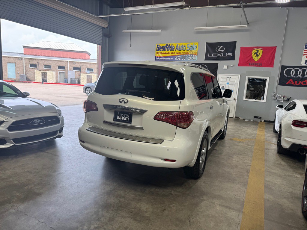 2011 INFINITI QX56 Image 10