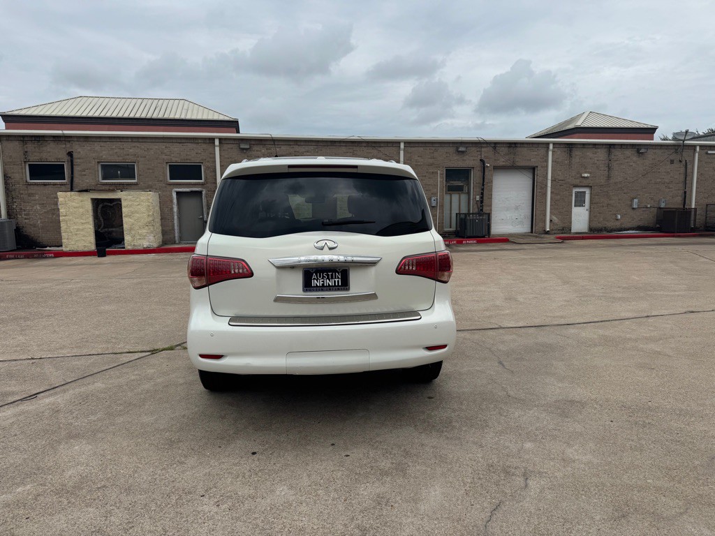 2011 INFINITI QX56 Image 24