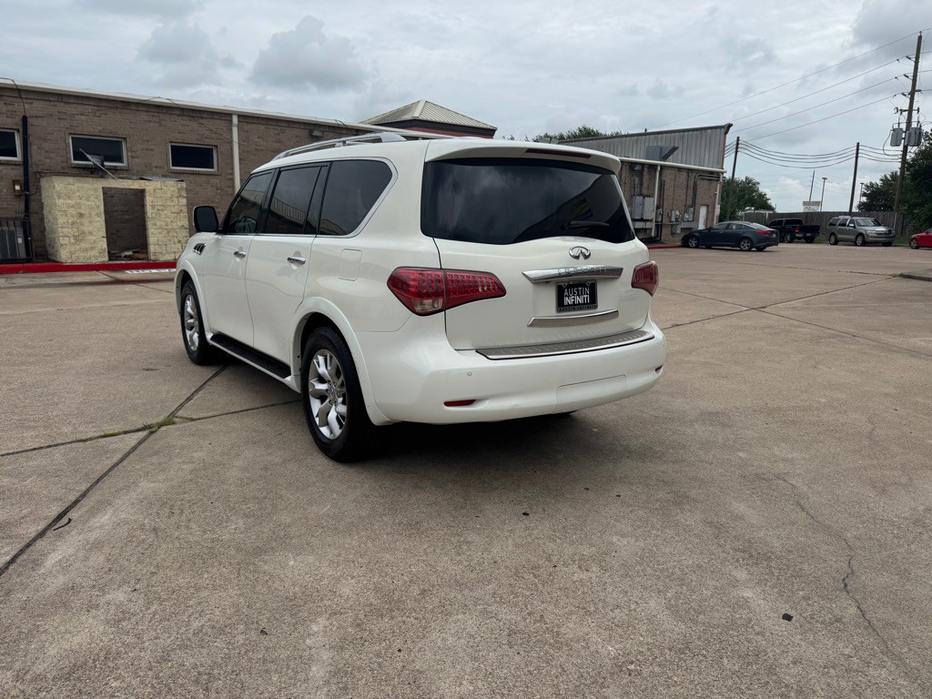 2011 INFINITI QX56 Image 25