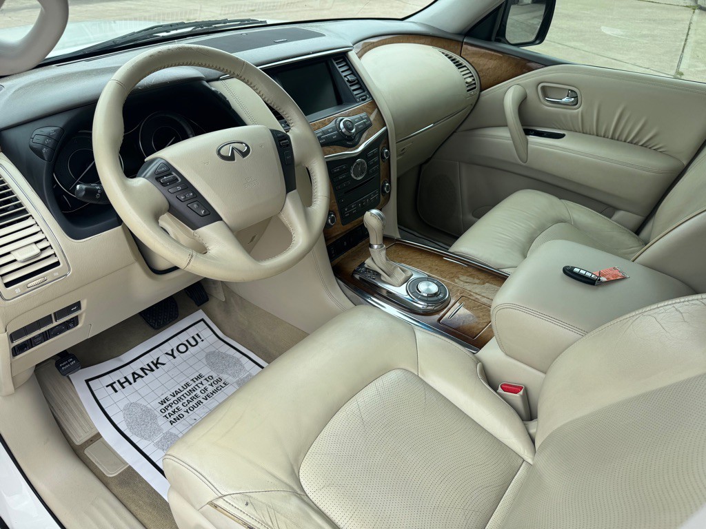 2011 INFINITI QX56 Image 27